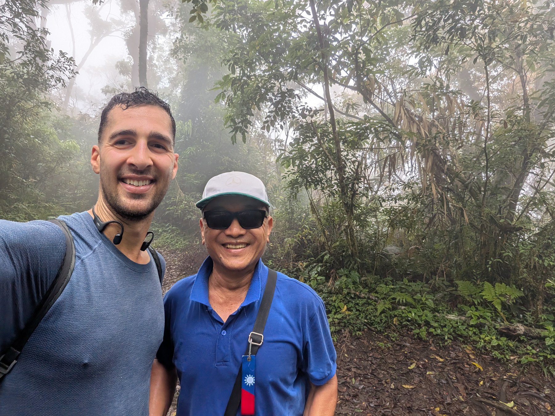 Selfie with a local guide on the misty Dulanshan trail.
