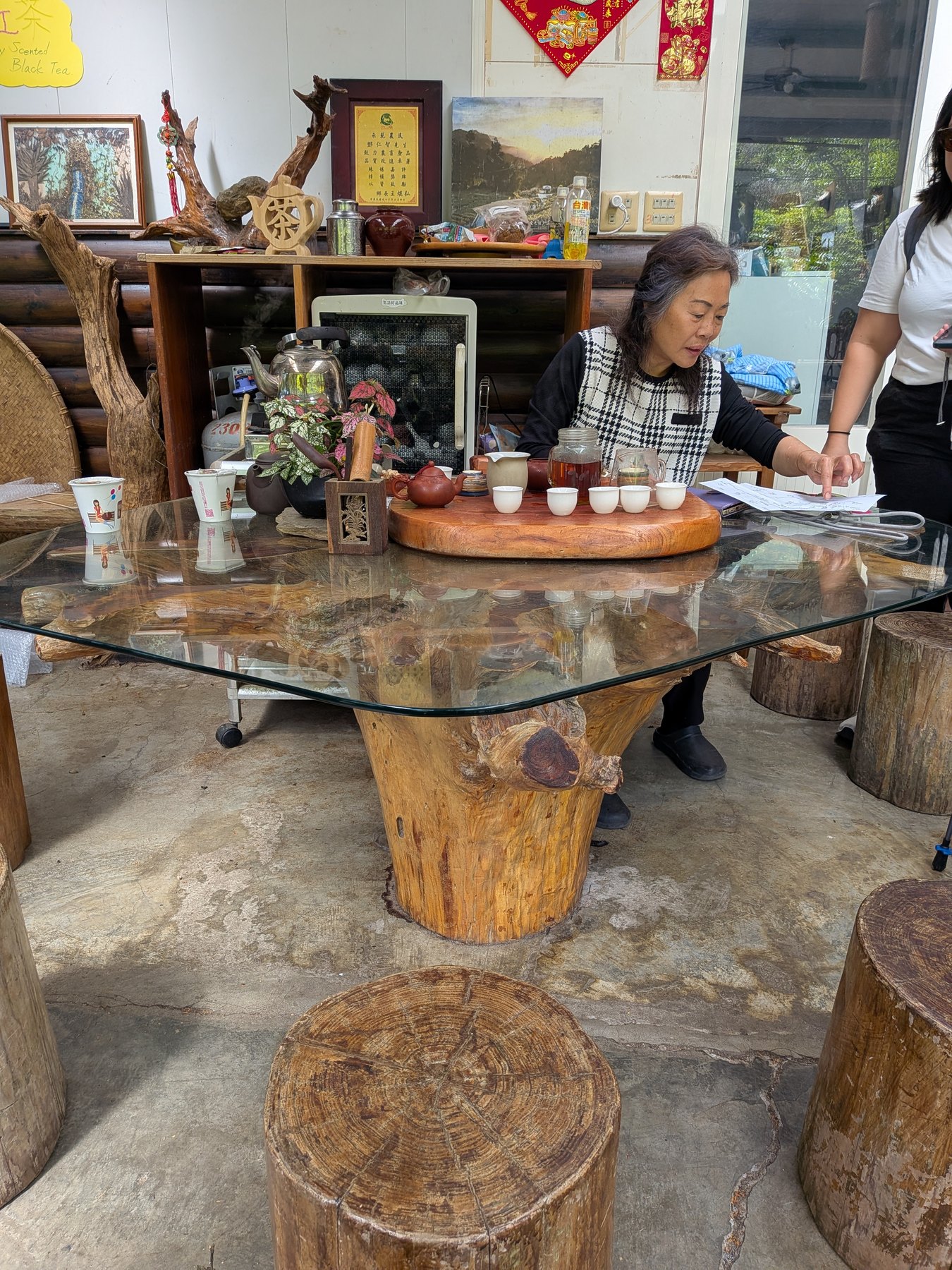Tea service at Tianyi Homestay.